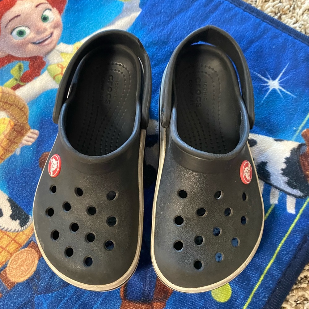 Crocs black